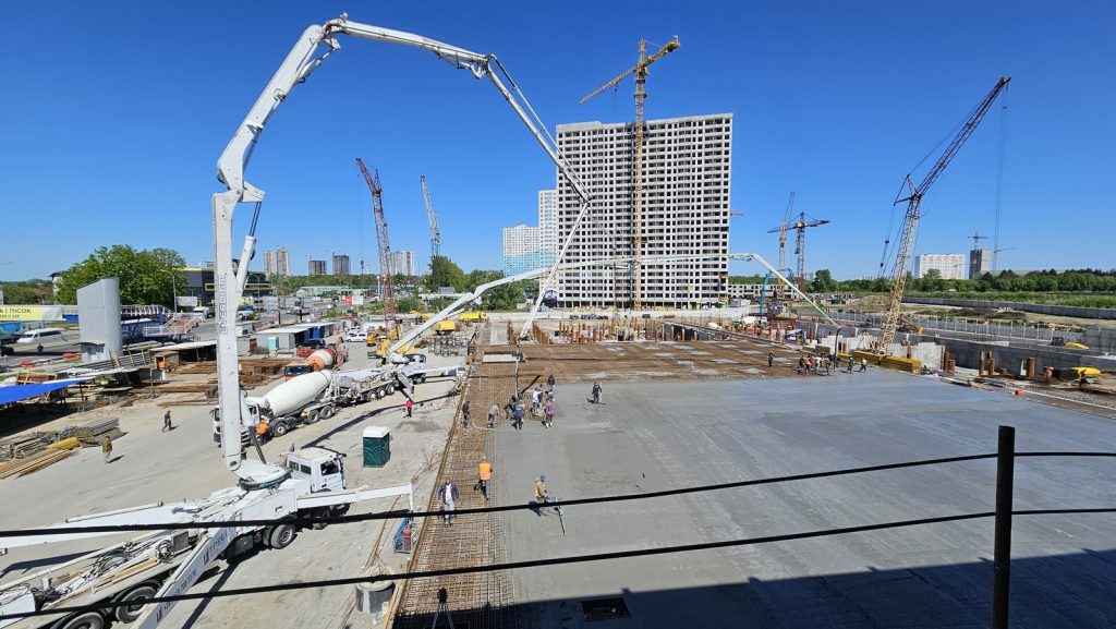 Instalación de un forjado en la primera planta del centro comercial Green Gallery