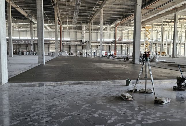 Instalación de suelos industriales de hormigón