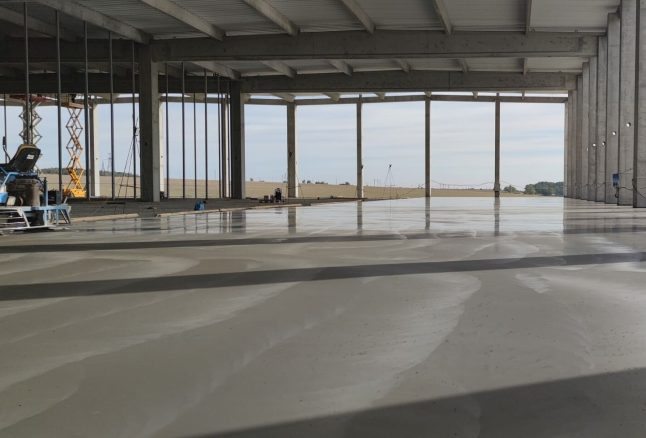 Instalación de suelos industriales de hormigón